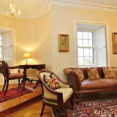 Elegant 3-Bedroom Ramsay Garden Apartment In Edinburgh City Centre Zewnętrze zdjęcie