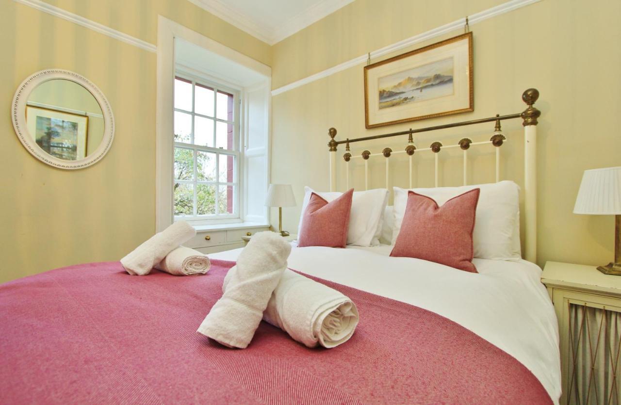 Elegant 3-Bedroom Ramsay Garden Apartment In Edinburgh City Centre Zewnętrze zdjęcie