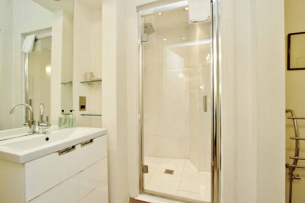 Elegant 3-Bedroom Ramsay Garden Apartment In Edinburgh City Centre Zewnętrze zdjęcie