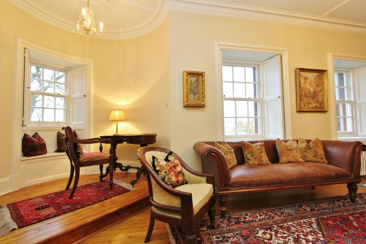 Elegant 3-Bedroom Ramsay Garden Apartment In Edinburgh City Centre Zewnętrze zdjęcie