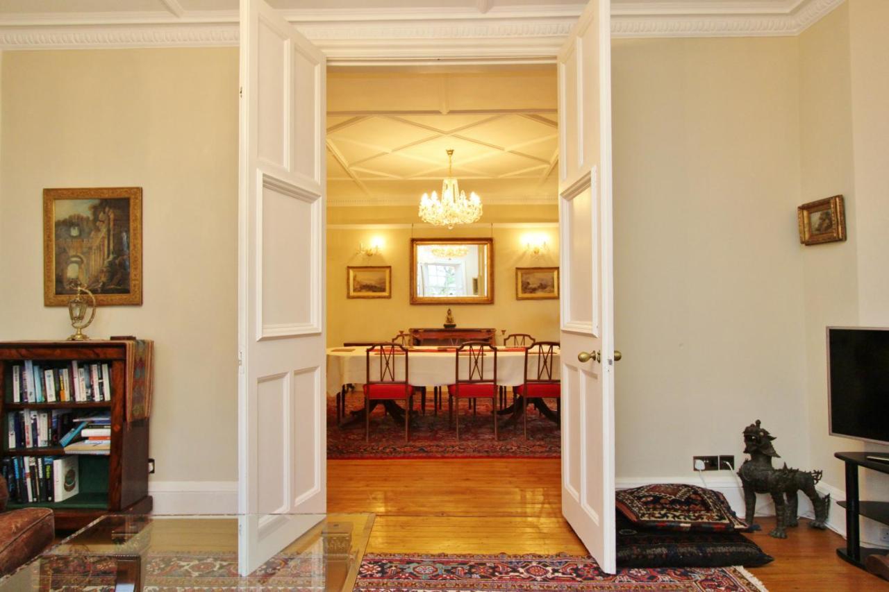 Elegant 3-Bedroom Ramsay Garden Apartment In Edinburgh City Centre Zewnętrze zdjęcie