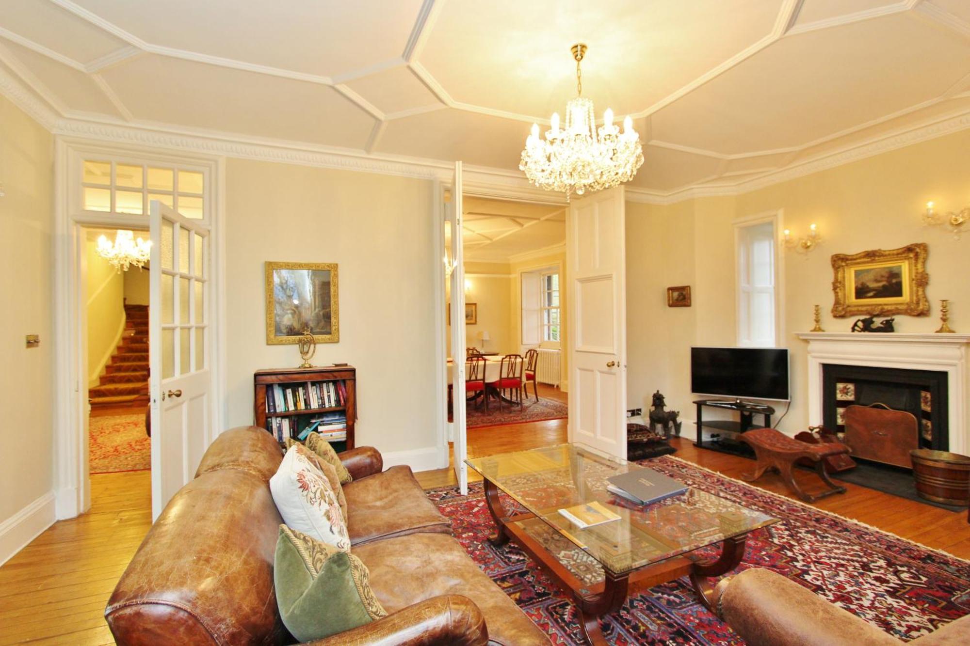 Elegant 3-Bedroom Ramsay Garden Apartment In Edinburgh City Centre Zewnętrze zdjęcie