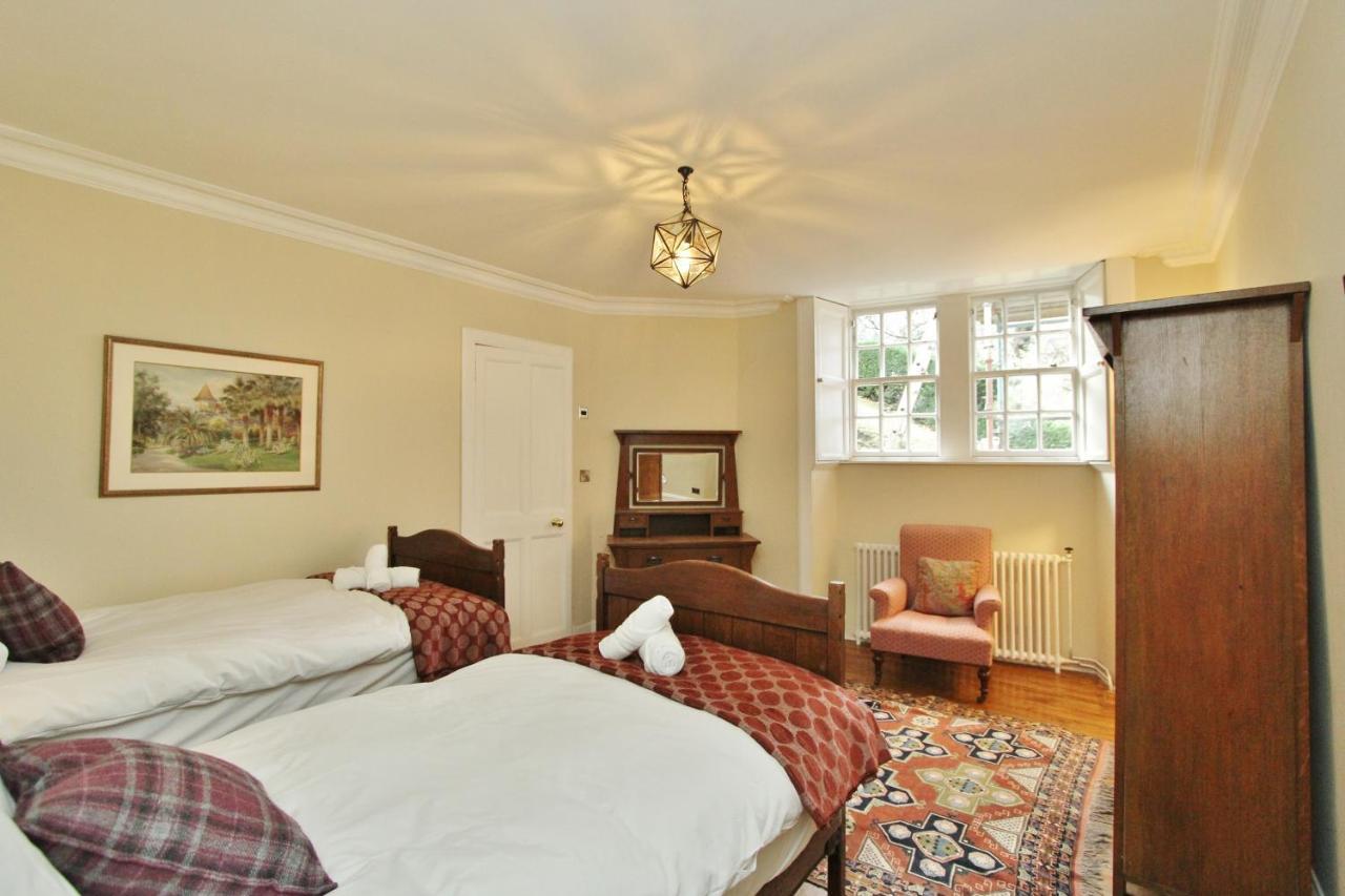 Elegant 3-Bedroom Ramsay Garden Apartment In Edinburgh City Centre Zewnętrze zdjęcie