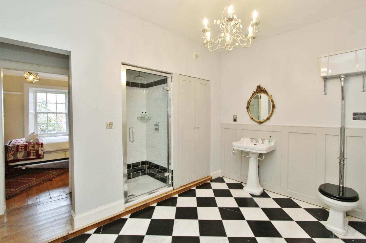 Elegant 3-Bedroom Ramsay Garden Apartment In Edinburgh City Centre Zewnętrze zdjęcie