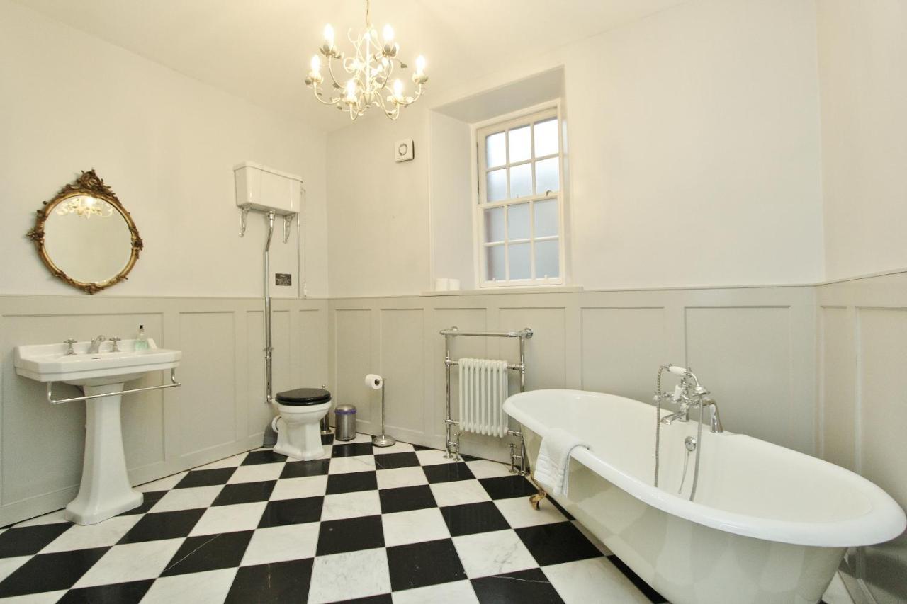 Elegant 3-Bedroom Ramsay Garden Apartment In Edinburgh City Centre Zewnętrze zdjęcie