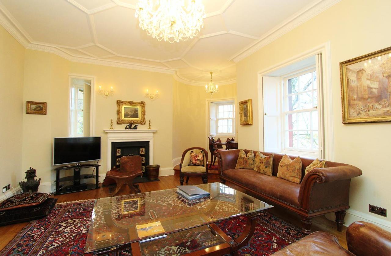 Elegant 3-Bedroom Ramsay Garden Apartment In Edinburgh City Centre Zewnętrze zdjęcie