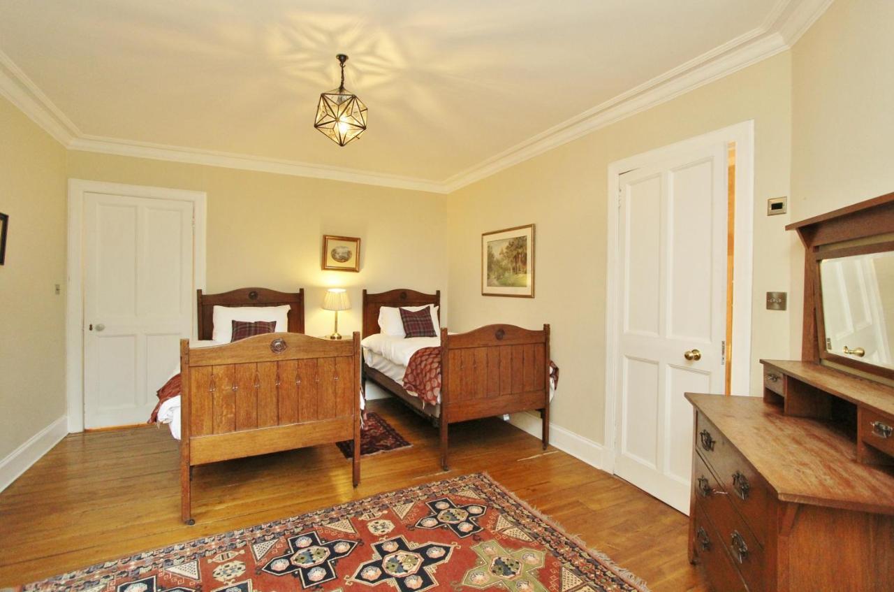 Elegant 3-Bedroom Ramsay Garden Apartment In Edinburgh City Centre Zewnętrze zdjęcie