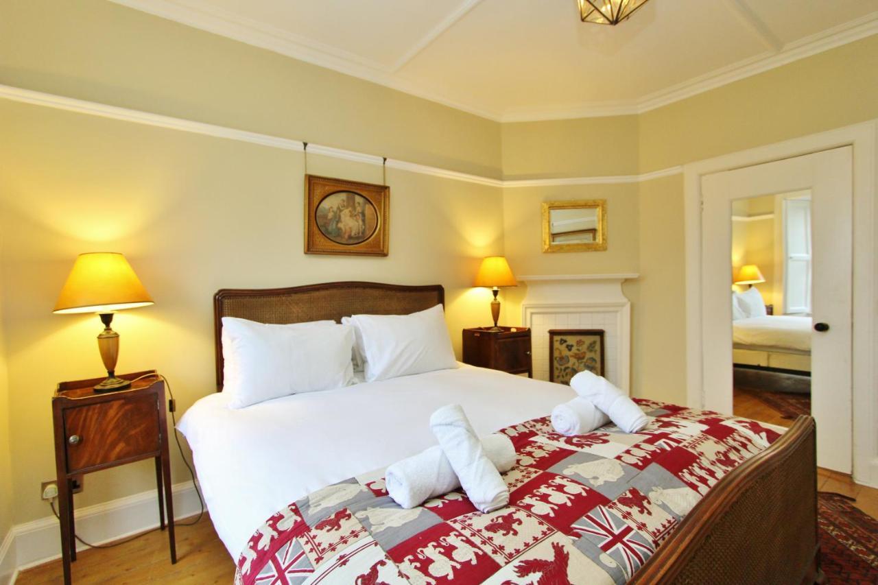 Elegant 3-Bedroom Ramsay Garden Apartment In Edinburgh City Centre Zewnętrze zdjęcie