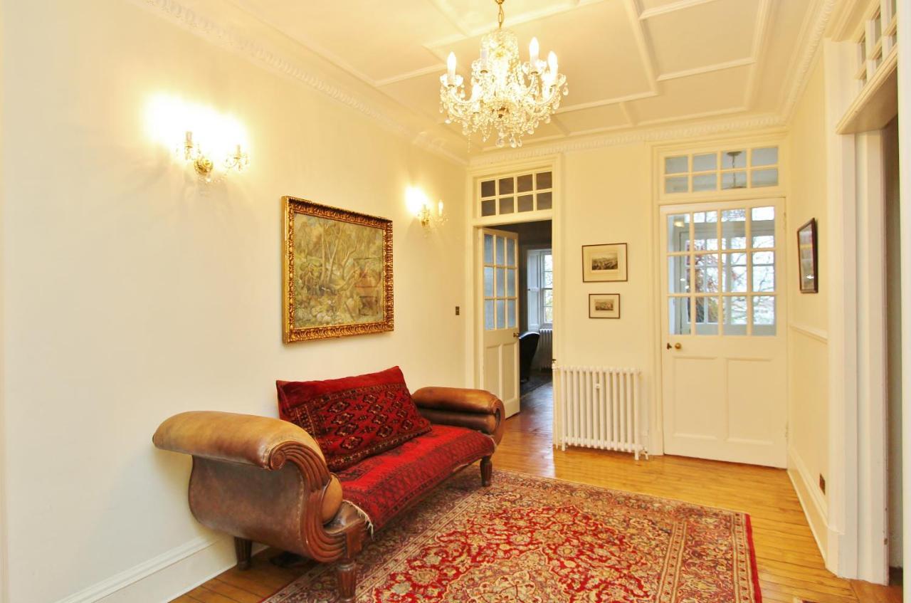 Elegant 3-Bedroom Ramsay Garden Apartment In Edinburgh City Centre Zewnętrze zdjęcie