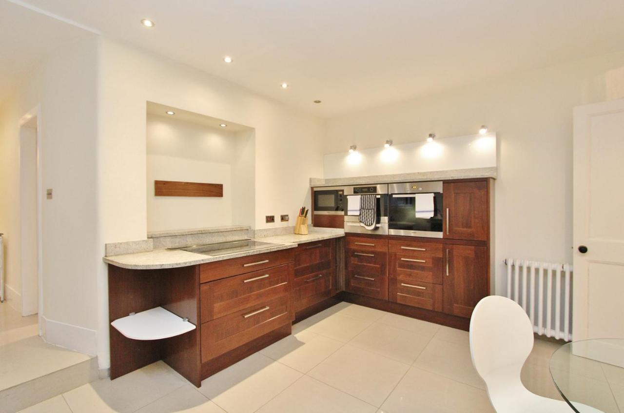 Elegant 3-Bedroom Ramsay Garden Apartment In Edinburgh City Centre Zewnętrze zdjęcie