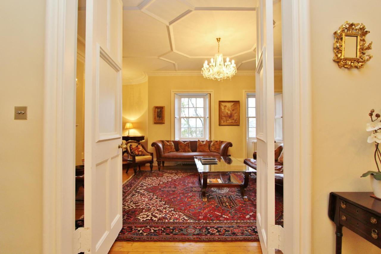Elegant 3-Bedroom Ramsay Garden Apartment In Edinburgh City Centre Zewnętrze zdjęcie